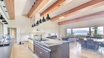 House | 4 bedrooms, Internet