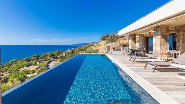 A modern villa with a long swimming pool overlooking a coastal landscape. - Architect Villaproperty Sea View Close to the Beaches (Calcatoggio)