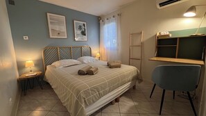 4 bedrooms, desk, iron/ironing board, travel crib