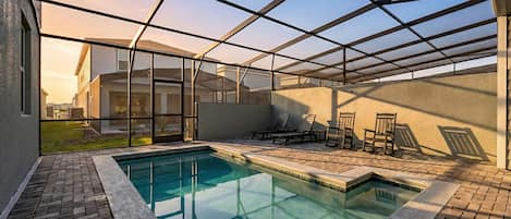 Alberca techada y alberca climatizada