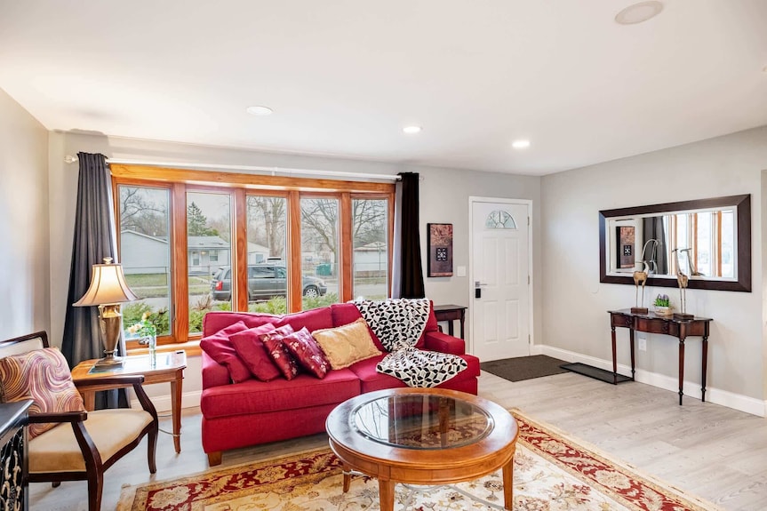 Charming 3-bed Stay, Airport 10 Min, Pets Ok - Splash Pad, Canton