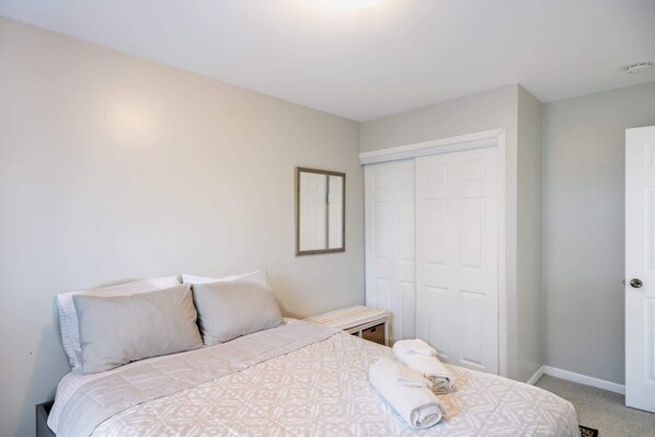 3 chambres, fer et planche à repasser, Wi-Fi gratuit, draps fournis
