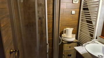 Classic-Apartment, Balkon | Badezimmer