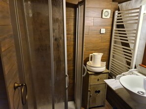 Apartament clàssic, balcó | Bany