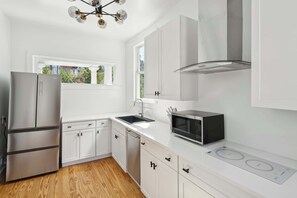 Kühlschrank, Mikrowelle, Geschirrspüler