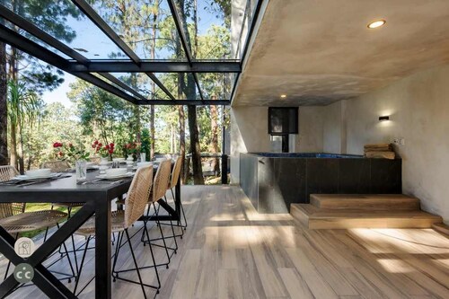 Increíble Casa con Jacuzzi y Terraza en el Bosque