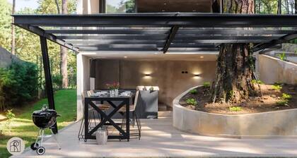 ÂĄTranquila Casa en el Bosque con Jacuzzi y Asador!