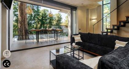 ¡Tranquila Casa en el Bosque con Jacuzzi y Asador!