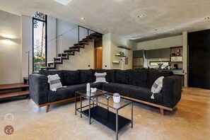 TV, offices - Increíble Alojamiento con Jacuzzi en el Bosque (Valle de Bravo)