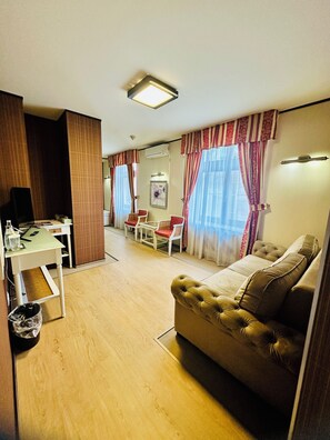 Smart TV - Elegance meets history: A look inside Villa Levoslav House (Sibiu)