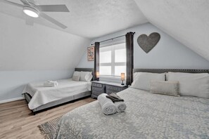 Schreibtisch, Bügeleisen/Bügelbrett, Reisekinderbett, kostenloses WLAN