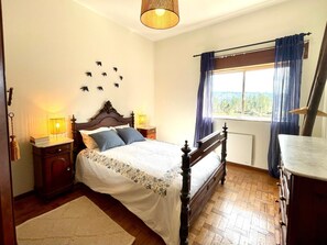 5 chambres, fer et planche à repasser, literie fournie