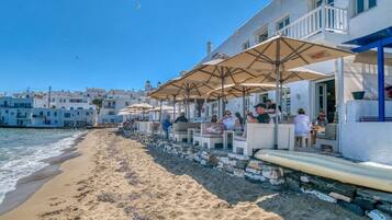 Una spiaggia nelle vicinanze