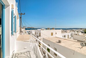 Unclassified image, 4 of 20, button