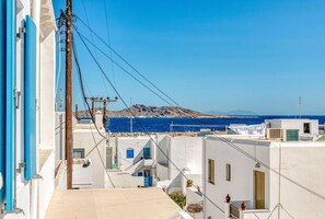 Unclassified image, 3 of 20, button