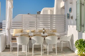 Unclassified image, 4 of 37, button