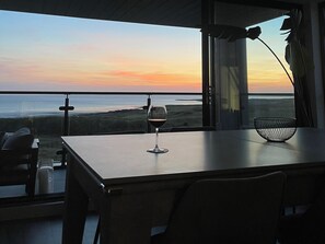 Dining - The Links 40. An Apartment With Spectacular sea Views (Porthcawl)