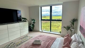2 bedrooms, individually decorated, individually furnished, free WiFi