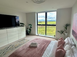 2 bedrooms, WiFi (free), individually decorated, individually furnished
