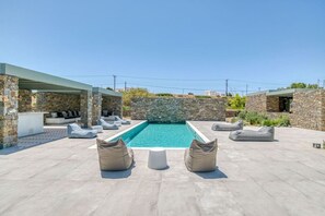 Unclassified image, 3 of 52, button