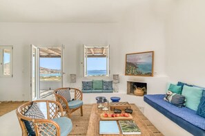 TV, fireplace, stereo