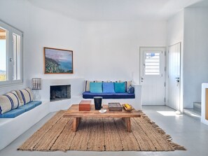 Fernseher, Kamin, Stereoanlage