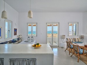 Fernseher, Kamin, Stereoanlage