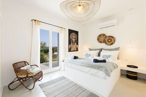 Unclassified image, 4 of 43, button