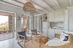 Unclassified image, 4 of 46, button