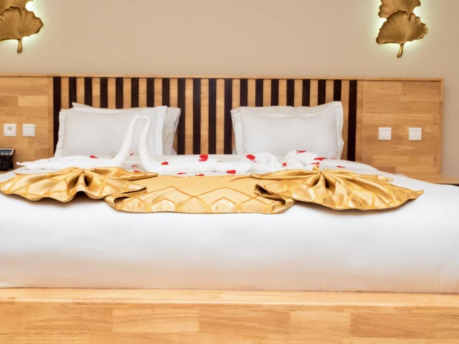 Honeymoon Suite, City View | In-room safe, laptop workspace, free WiFi