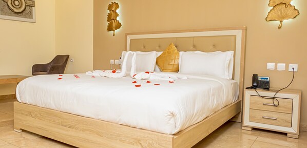 Luxury Suite, 1 King Bed | In-room safe, laptop workspace, free WiFi