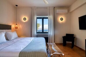 4 bedrooms, iron/ironing board, travel crib, free WiFi