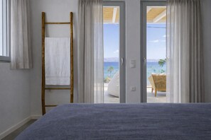 4 slaapkamers, een bureau, een strijkplank/strijkijzer, reisbedje