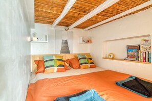 1 chambre, fer et planche à repasser, accès au Wi-Fi (inclus)