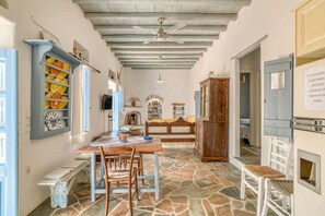 Dining - Vaya House - Feeling Greek (Aliki)