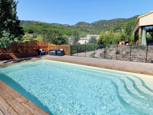Comfortable gîte in a quiet, green setting. With swimming pool