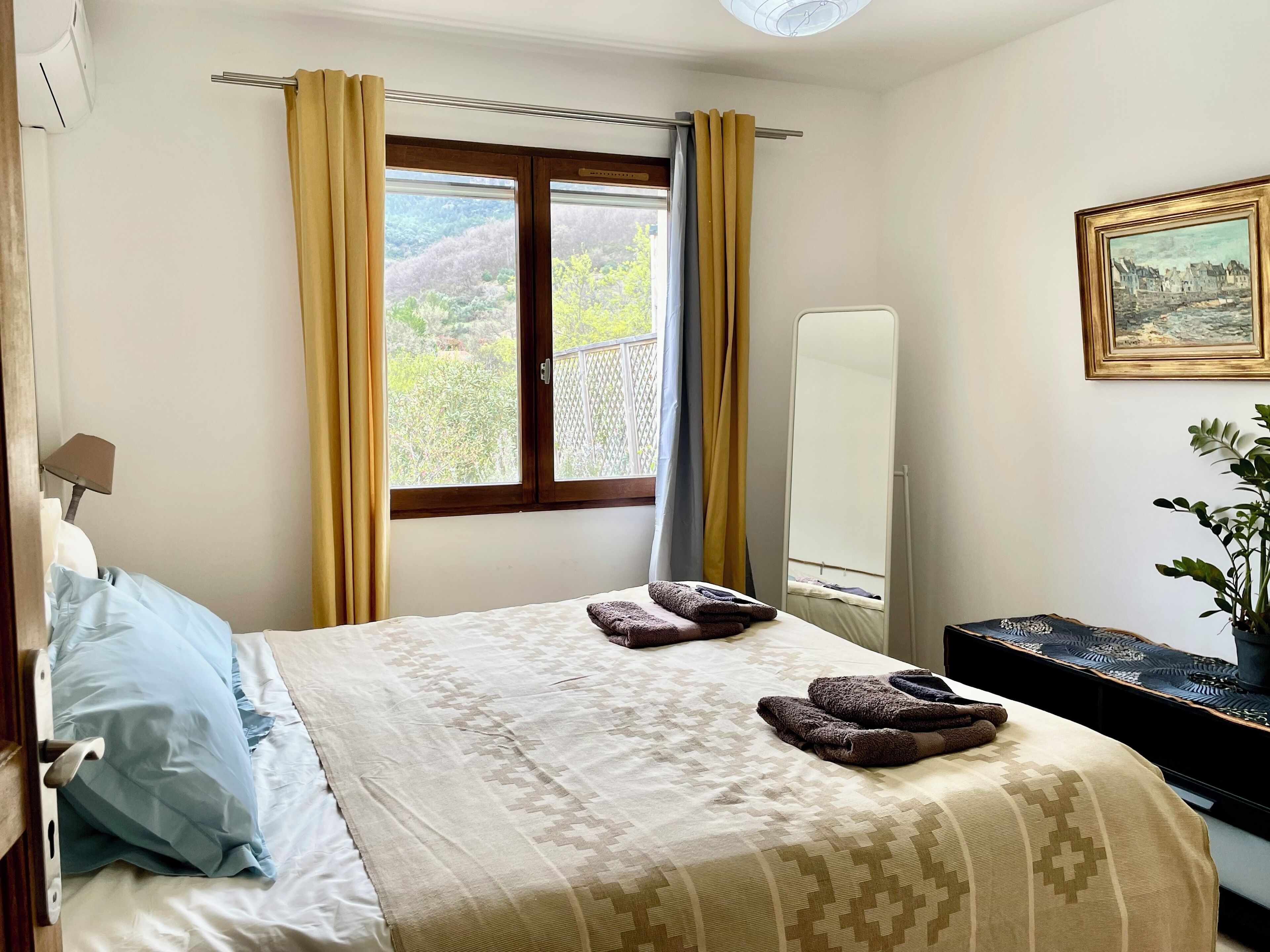 2 dormitorios, tabla de planchar con plancha, wifi y ropa de cama