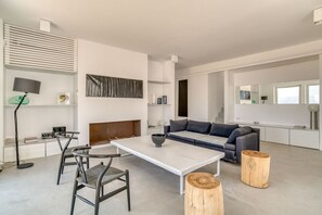 Stereo - Luxury standards in great location (Kostos)