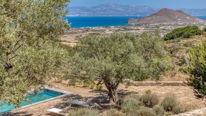 A pool area with a view of the sea and mountains. - Luxury standards in great location (Kostos)