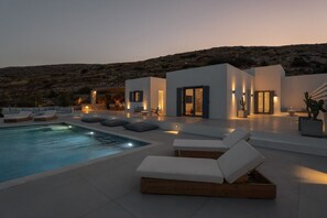 حمام سباحة