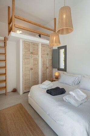 3 bedrooms, desk, iron/ironing board, travel crib - Sunrise Poem Villa - Unique view (Prodromos)