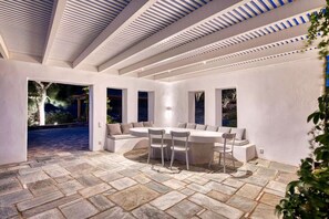 屋外ダイニングエリア