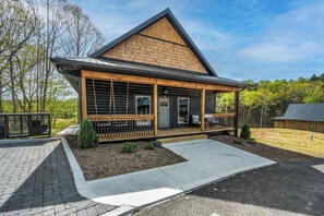 Exterior - New Pigeon Forge Cabin – Private Hot Tub, Game Room & Covered Deck Retreat (Pigeon Forge)