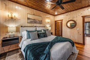 3 bedrooms, iron/ironing board, free WiFi, bed sheets - New Pigeon Forge Cabin – Private Hot Tub, Game Room & Covered Deck Retreat (Pigeon Forge)