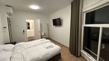 Laptop workspace, free WiFi, bed sheets