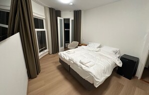 华丽双人房, 私人浴室, 运河景观 | 笔记本电脑工作区、免费 WiFi、床单