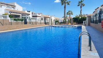 Bungalow, 2 Schlafzimmer, Raucher, Balkon | Pool | Außenpool