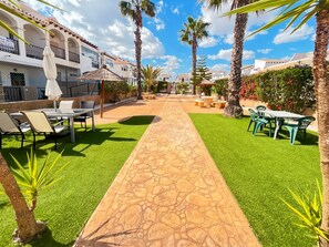 House, 2 Bedrooms, Smoking, Balcony | Outdoor dining