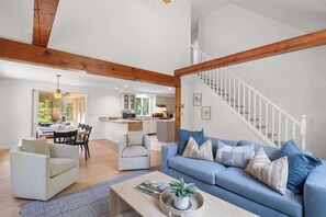 TV, offices - Comfort Mins from Nauset Light Beach! (Eastham)