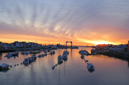 House for 6, 200m from the port and the beach